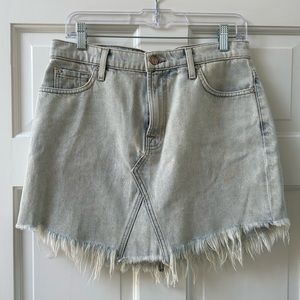 7 For All Mankind light denim skirt. Size 28